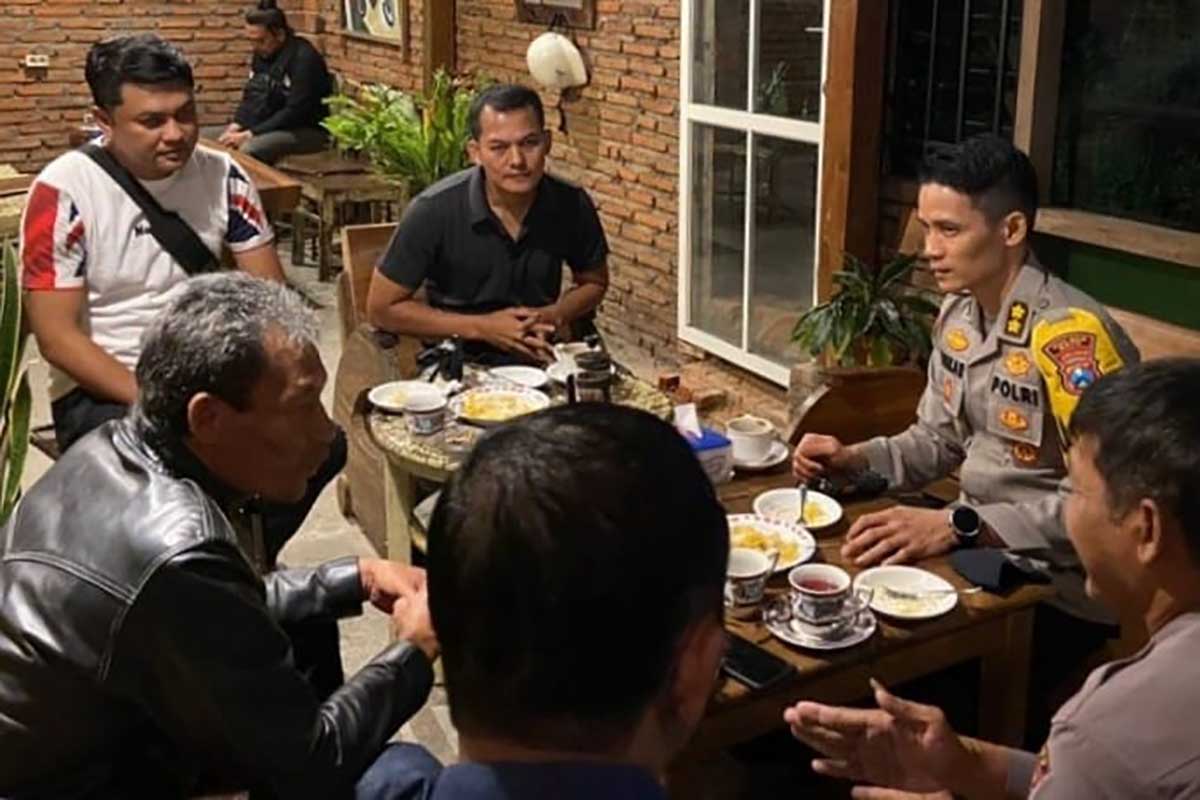 Kapolres Batu AKBP Oskar Syamsudin saat bertandang ke Desa Oro-oro Ombo. (ist) - Kapolres Batu Ingin Pastikan Desa Oro-oro Ombo Kondusif