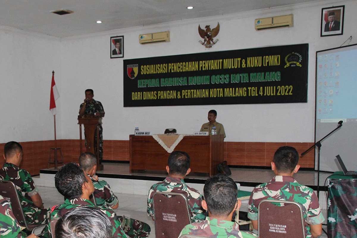 Kasdim 0833/Kota Malang, Mayor Arm Chaerul Effendy berharap, Babinsa mengerti dan mampu menyampaikan cara pencegahan PMK kepada masyarakat binaannya. (ist) - Edukasi Pencegahan PMK Bagi Babinsa Kodim 0833