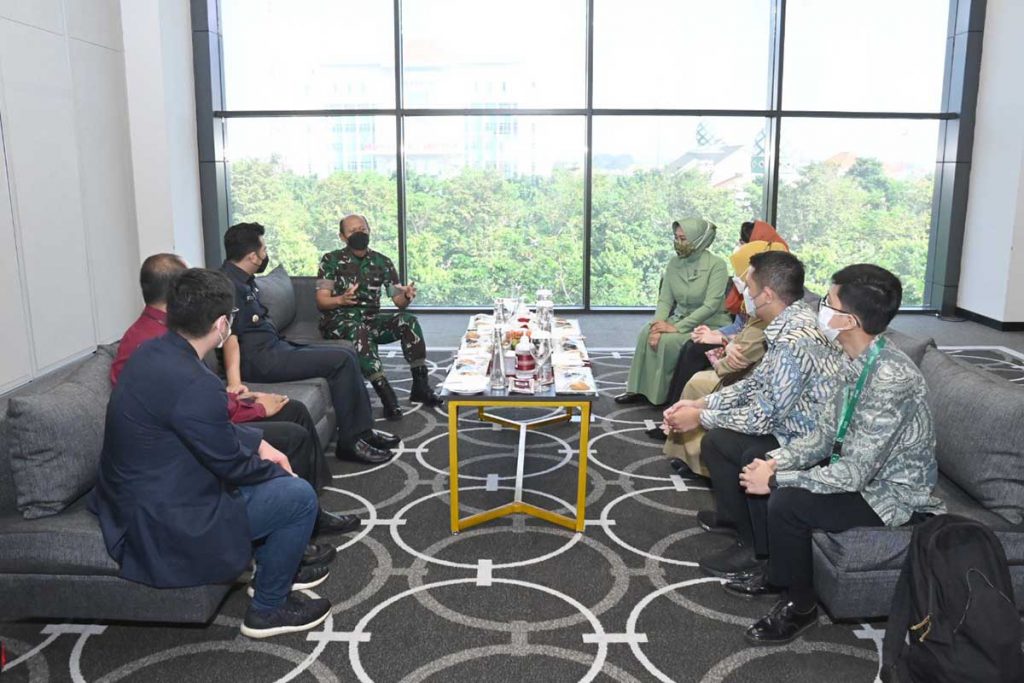 PENCANANGAN: Kegiatan pencanangan digitalisasi UMKM Binaan Kodam V/Brawijaya bertempat di Hotel Grand Mercure Jalan Ahmad Yani Surabaya, Senin (18/7/2022) - Pangdam V/Brawijaya Melakukan Pencanangan Digitalisasi UMKM Binaan Kodam V/Brawijaya