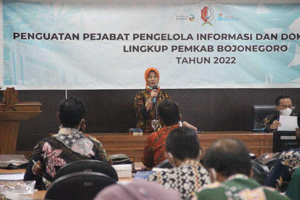 PENGUATAN: Kegiatan pendampingan dan penguatan Pejabat Pengelola Informasi dan Dokumentasi (PPID) yang diselenggarakan Dinas Kominfo Bojonegoro di Ruang Creative Room Gedung Pemkab Bojonegoro, Kamis (21/7/2022) - Bupati Anna Ingatkan Era Keterbukaan Informasi Harus Diiringi Dengan Kematangan Sumber Daya Manusia