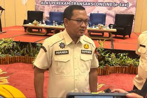 Kepala Bapenda Kota Malang, Handi Priyanto, saat menjawab pertanyaan awak media. (bim) - Realisasi Penerimaan Pajak Semester I Kota Malang Capai 39,62 Persen