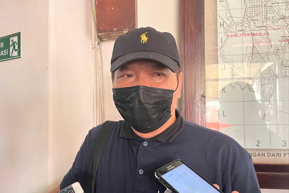Kepala Dinas Kesehatan Kota Malang, dr Husnul Muarif, saat menjawab pertanyaan awak media. (bim) - Dinkes Bakal Buka Gerai Vaksin Booster di Lima Mall Kota Malang