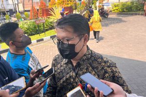 Kepala Dinkes Kota Malang, dr Husnul, saat menjawab pertanyaan awak media. (bim) - Dinkes Kota Malang Imbau Masyarakat Mengantisipasi Penyakit Cacar Monyet