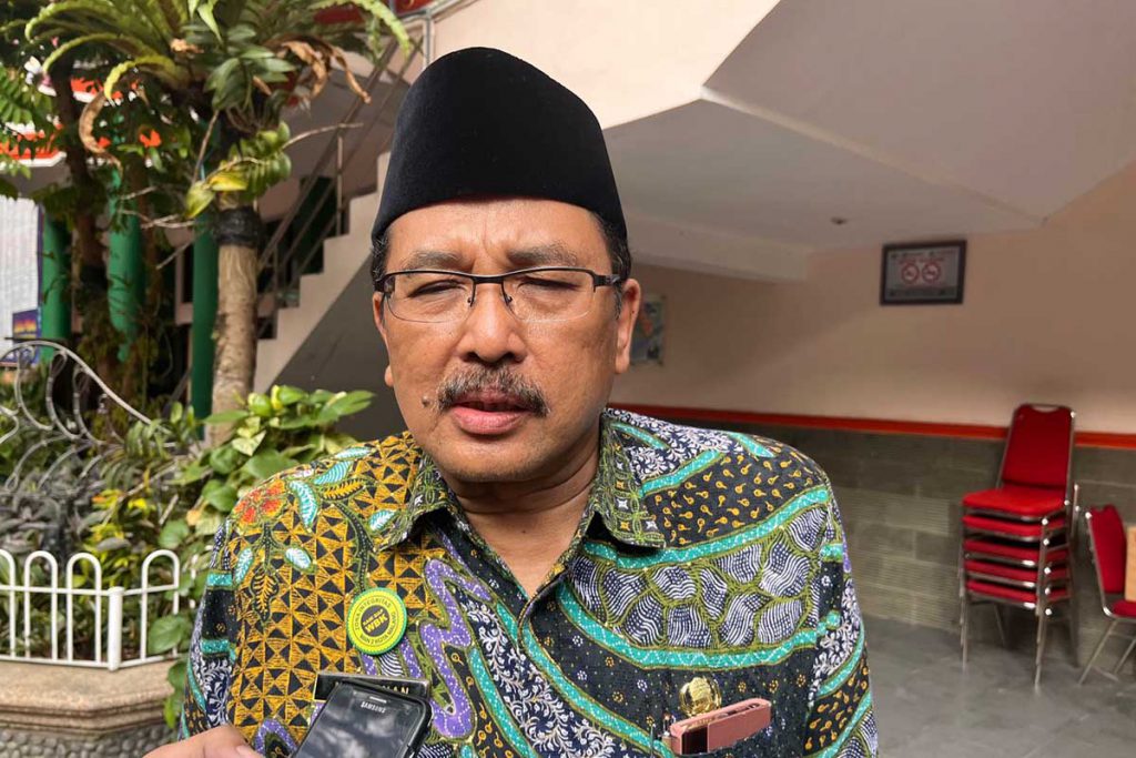 Kepala Sekolah MAN 2 Kota Malang, Drs M Husnan, saat menjawab pertanyaan awak media. (bim) - Wakil Ketua MPR RI Dialog Kebangsaan di MAN 2 Malang