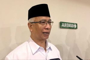 Ketua Tanfidziyah PCNU Kota Malang, KH Isroqunnajah, saat menjawab pertanyaan awak media. (bim) - Abah Anton dan Sutiaji Bersatu? Begini Penjelasan PCNU Kota Malang