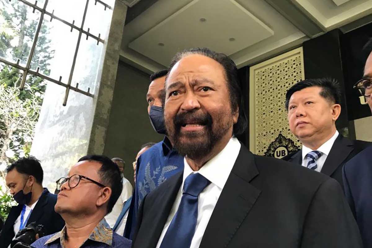 Ketua Umum Nasdem, Surya Paloh, saat menjawab pertanyaan awak media. (bim) - Tampik Maju, Surya Paloh Inginkan Sosok Capres 2024 Seperti Ini