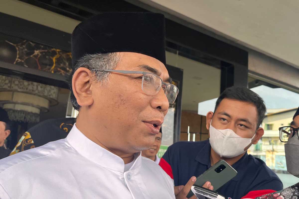 Ketum PBNU, KH Yahya Cholil Staquf, saat menjawab pertanyaan awak media. (bim) - Ketum PBNU: Mardani Maming Dinonaktifkan Sebagai Bendahara Umum