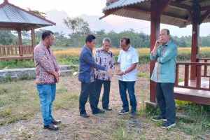 Komjen Boy Rafli Amar, bersama BNPT didampingi jajaran Wisata Bukit Sentul. (ist) - Warung NKRI Lawang Bakal Beroperasi Dua Bulan Lagi - Wisata Bukit Sentul Kebut Pembangunan Wisata Rohani
