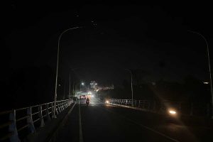 Kondisi saat malam hari Jembatan Tunggulmas, gelap diakibatkan puluhan JPU mati. (bim) - Puluhan PJU Tidak Berfungsi Jembatan Tunggulmas Gelap Gulita