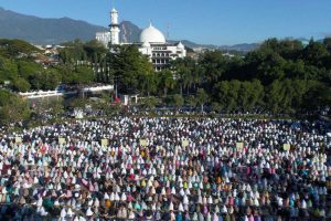 Kondisi shalat Idul Adha di UMM, Sabtu, 9 Juli 2022 tampak umat muslim khidmat menjalankan ibadah. (ist) - Memetik Nilai Religius dan Sosial Dibalik Perayaan Idul Adha 2022