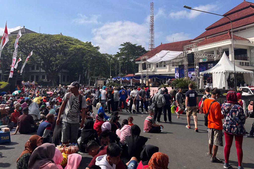 Masyarakat Kota Malang, antusias dalam mengikuti gelaran jalan sehat Gebyar Sadar Pajak 2022. (bim) - Gebyar Sadar Pajak Bapenda Kota Malang, Pacu Masyarakat Taat Bayar PBB