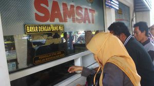 Pembayaran pajak di Samsat. (ist) - Tak Bayar Pajak Kendaraan Lebih dari 2 Tahun, Samsat Langsung Hapus Data!