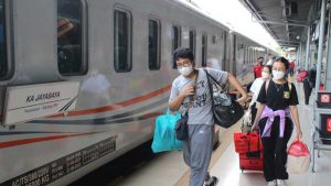 Penumpang kereta api. (ist) - Catat Mulai 17 Juli! Penumpang Kereta Api Belum Vaksin Booster Wajib Antigen