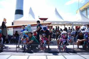 Peserta Pushbike di Runway 27, Museum Angkut Batu. (ist) - Pushbike Pertama di Dunia dalam Theme Park Berlangsung Sukses