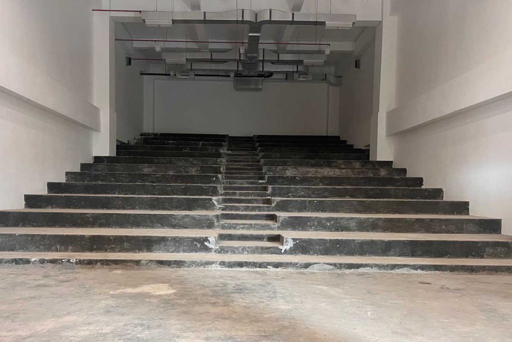 Salah satu ruangan dan fasilitas yang terdapat di MCC, yaitu bioskop, yang dapat dimanfaatkan oleh insan kreatif Kota Malang. (bim) - Progres Pembangunan Gedung MCC 98,3 Persen, Bakal Rampung Minggu Depan