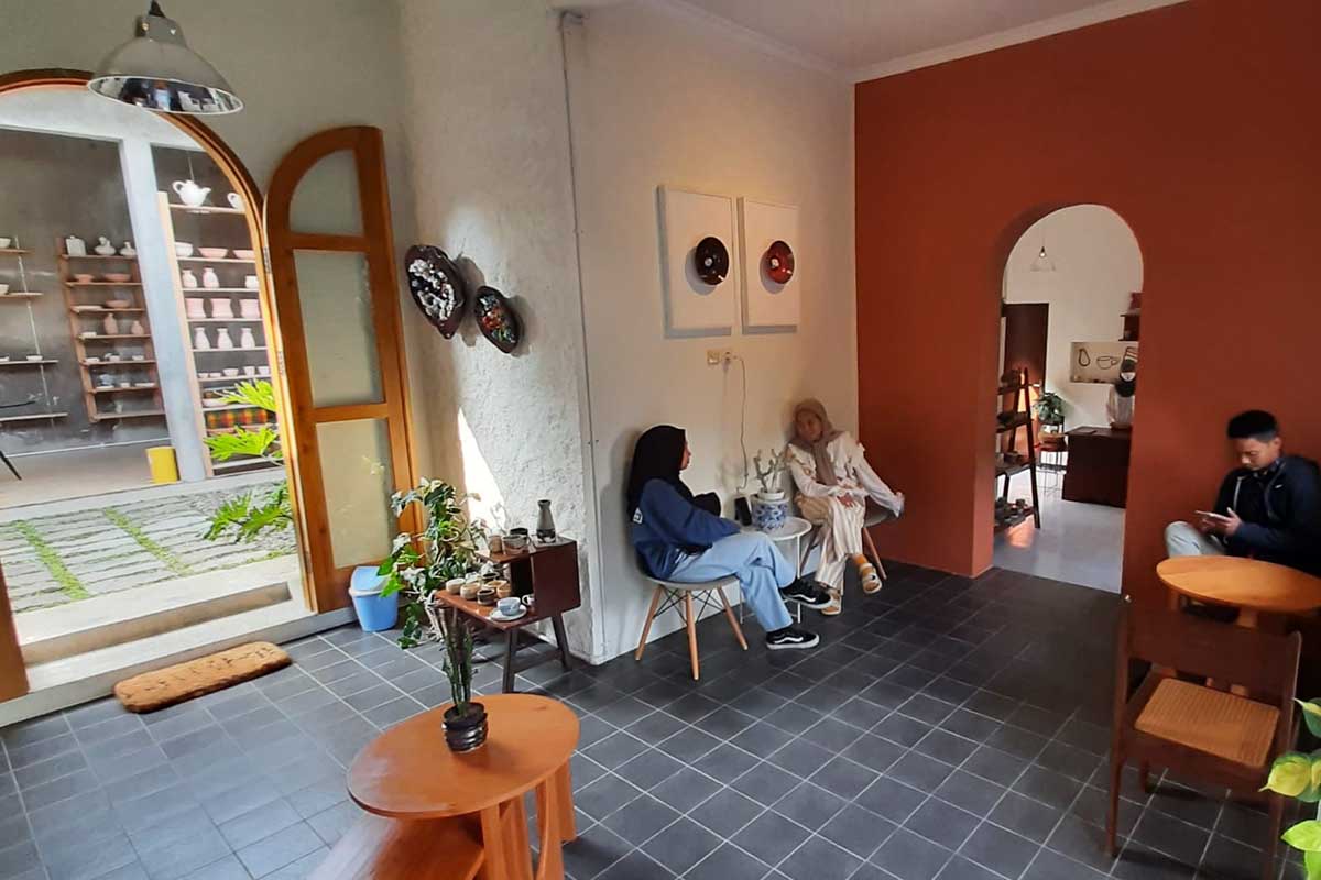 Studio MataHati Ceramics di Junrejo Batu. (dik) - Studio MataHati Ceramics Galeri Keramik Berseni Tinggi di Batu