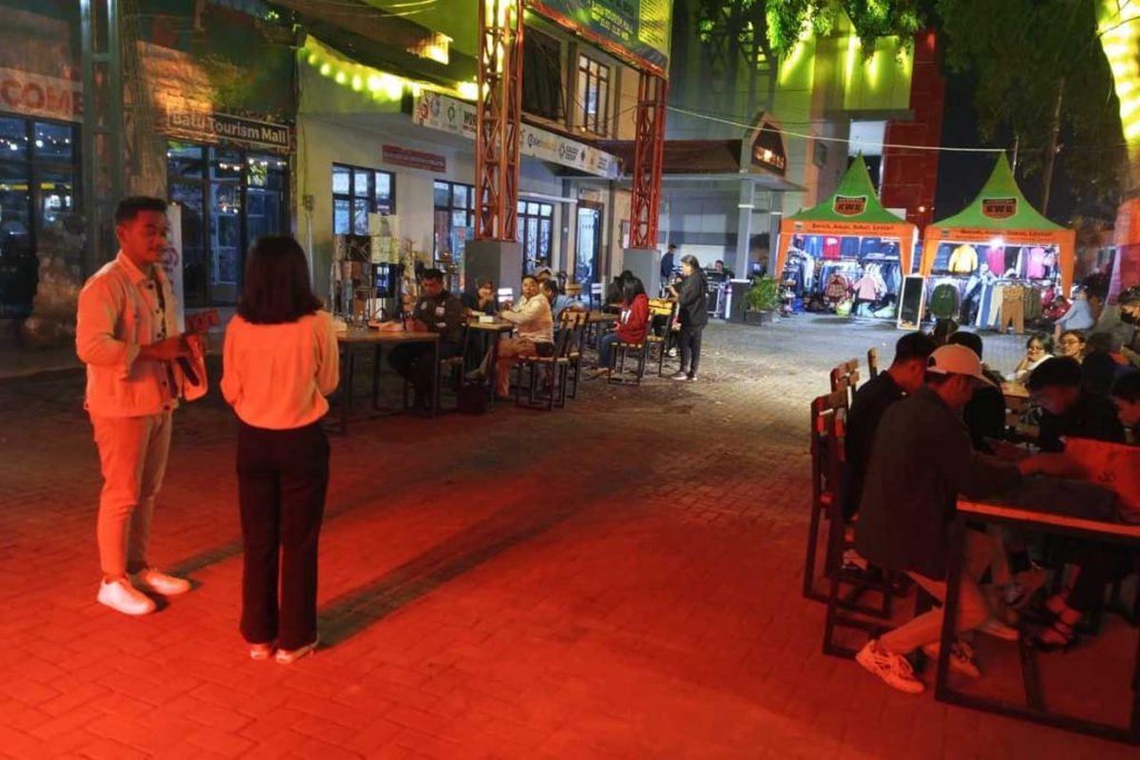 Suasana Batu Tourism Mall di malam hari. (dik) - Bulan Juli Dinobatkan sebagai Bulan Ekonomi Kreatif Kota Batu