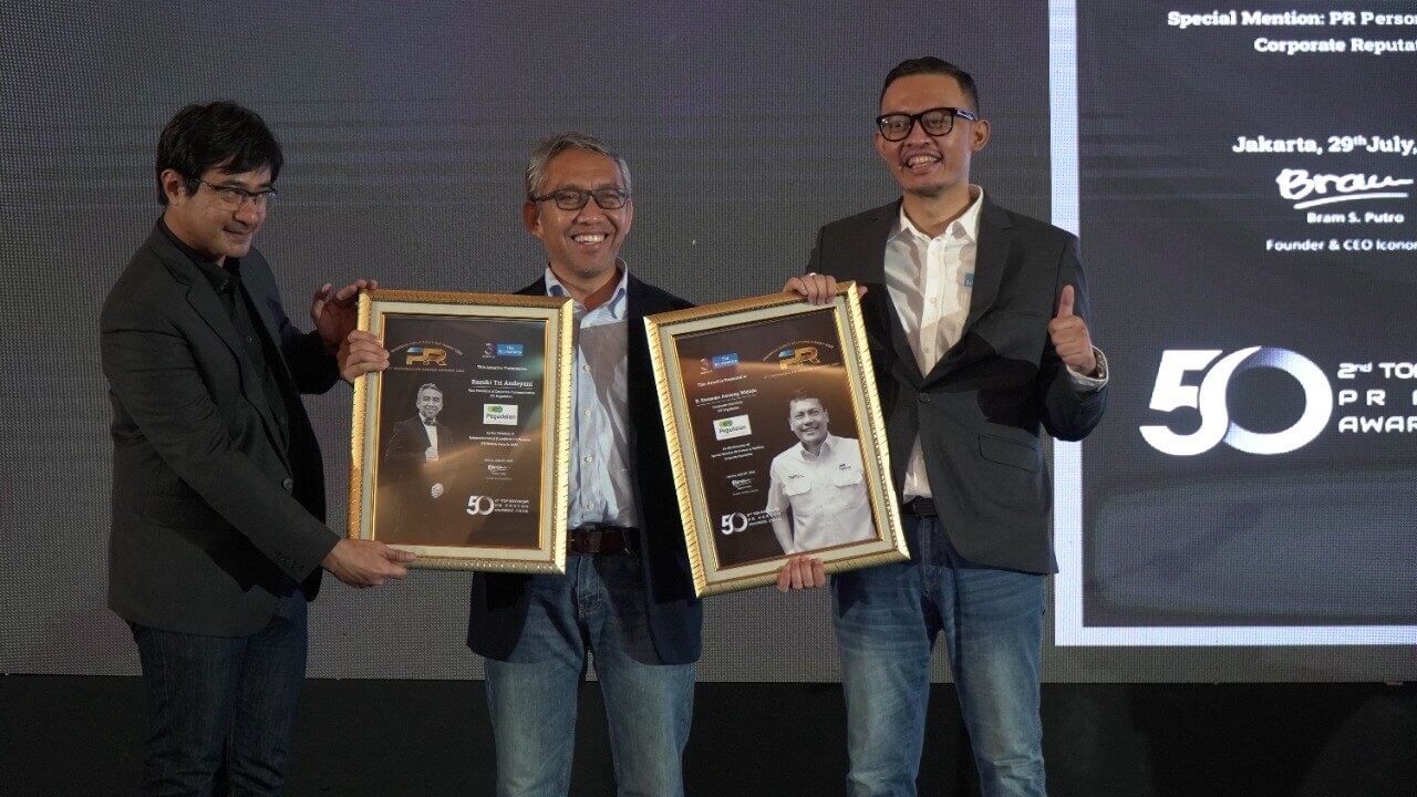 tiga penghargaan yang sekaligus diraih pt pegadaian karena sukses membangun reputasi