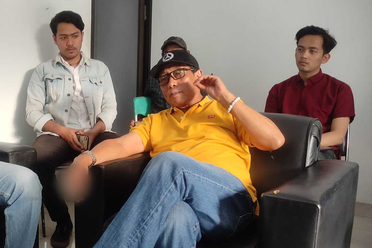 Wahab Adhinegoro SH MH, memberikan keterangan kepada awak media. (rhd) - Wahab Adinegoro Somasi Pemkot Malang, Lantaran Tak Laksanakan Putusan MA