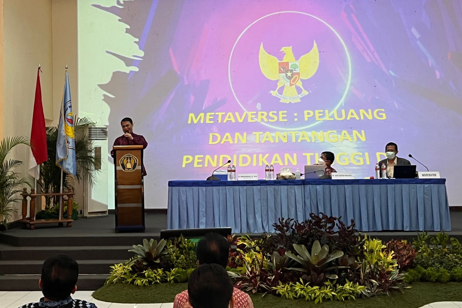 Wakil Ketua MPR RI, Ahmad Basarah saat memberikan materi dalam Seminar Nasional di ITN Malang. (bim) - Ahmad Basarah Serukan Nilai-nilai Pancasila sebagai Pondasi Hadapi Kemajuan Teknologi