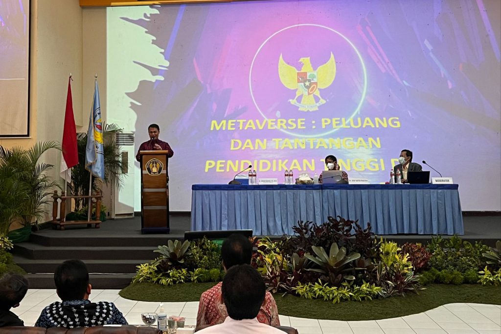 Wakil Ketua MPR RI, Ahmad Basarah, saat menyampaikan materi tentang Metaverse: Peluang dan Tantangan Perguruan Tinggi. (bim) - ITN Malang Gelar Semnas Metaverse Membaca Peluang dan Tantangan di Revolusi Industri 5.0