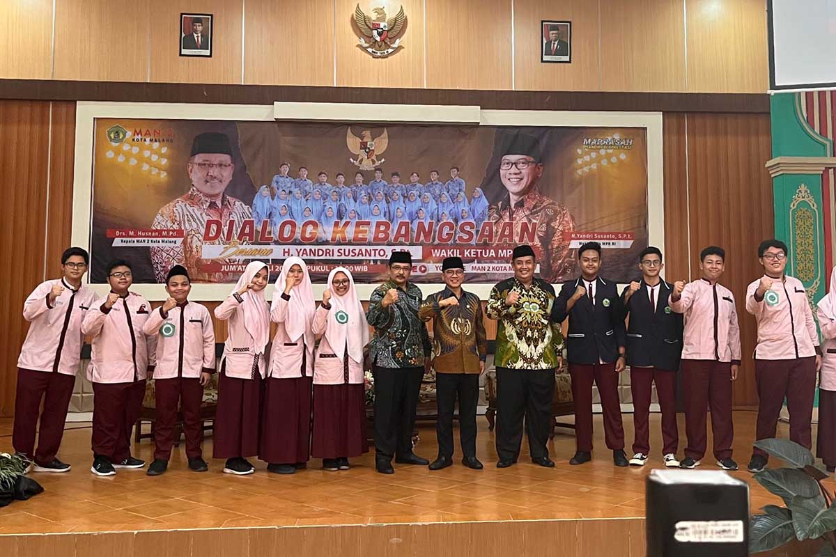 Wakil Ketua MPR RI, Yandri Susanto, saat menyampaikan materi Dialog Kebangsaan di MAN 2 Kota Malang. (bim) - Wakil Ketua MPR RI Dialog Kebangsaan di MAN 2 Malang