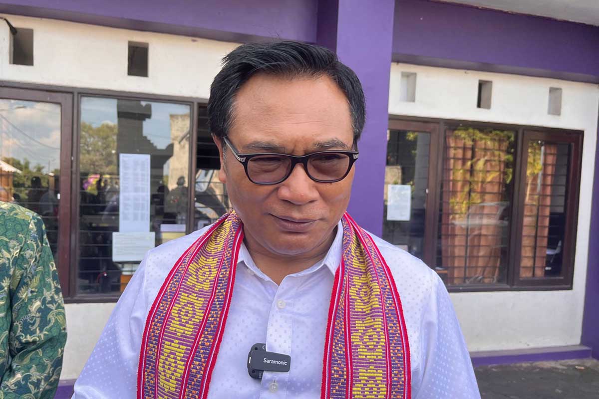 Wakil Wali Kota Malang, Sofyan Edi Jarwoko saat menjawab pertanyaan awak media. (bim) - Wawali Sayangkan Soal Sanksi yang Diterima Kota Malang di Ajang Porprov VII