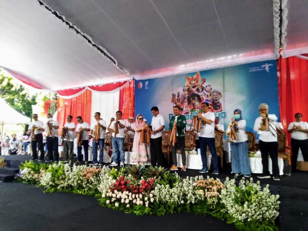 31 peserta pawai representasikan seni budaya khas bojonegoro 1
