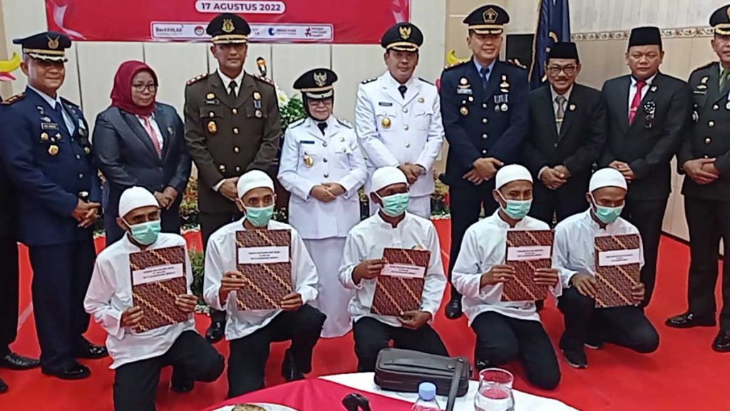 5 warga binaan yang dapat remisi foto bersama forkopimda - Lima WBP Lapas Kelas IIB Jombang Mendapat Remisi