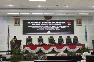 Anggota Banggar DPRD Kota Malang, saat menyampaikan laporan terhadap RKUA-PPAS tahun anggaran 2023. (bim) - Banggar DPRD Kota Malang Lakukan Penyesuaian RKUA-PPAS TA 2023