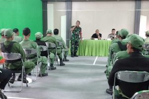 Babinsa Burung berikan Pelatihan Peningkatan Kapasitas Linmas. (ist) - TNI-Polri Berikan Pelatihan Peningkatan Kapasitas Linmas Kelurahan Buring