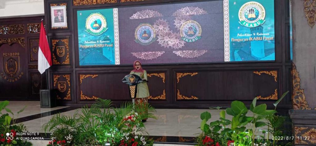 Bupati Mundjidah saat sambutan. (ful) - Tongkat Estafet Kepemimpinan IKABU Dipegang Faizun Amir