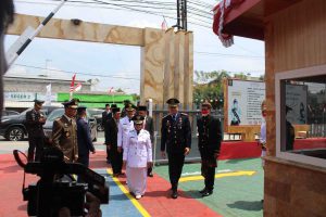 Bupati didampingi Wakil Bupati dan Kalapas Jombang saat Kunjungan pemberian remisi kepada warga binaan - Lima WBP Lapas Kelas IIB Jombang Mendapat Remisi