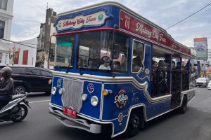 Bus Macito, saat beroperasi mengangkut wisatawan mengelilingi Kota Malang. (bim) - Pemkot Malang Bakal Tambah Empat Armada Bus Macito
