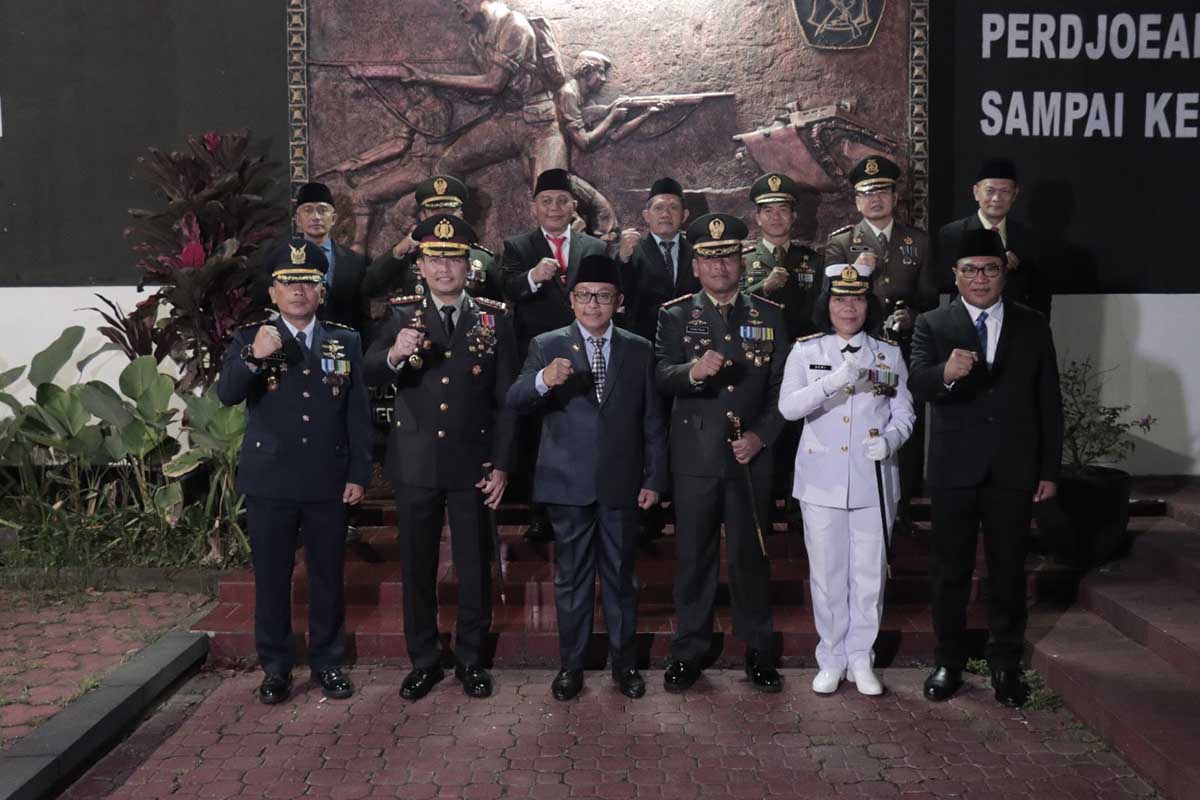 Dandim 0833 bersama Forkopimda Kota Malang disela Apel Kehormatan dan Renungan Suci. (ist) - Dandim 0833 Hadiri Apel Kehormatan dan Renungan Suci