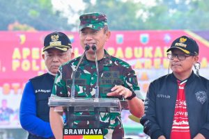 gelar apel pasukan tni polri bersama aremania di lapangan brawijaya rampal