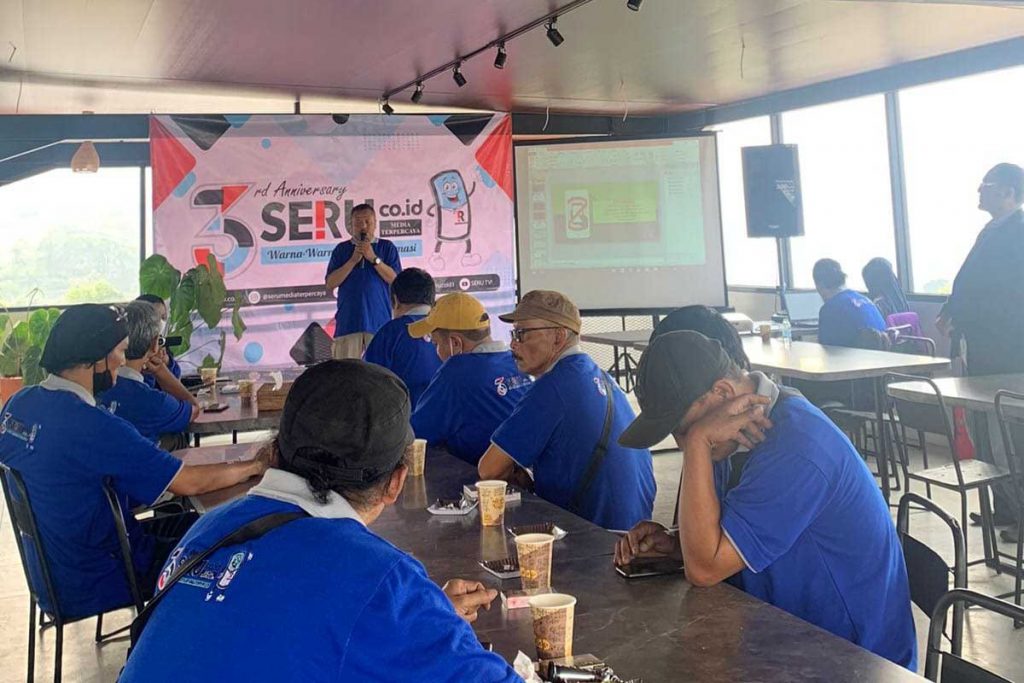 General Manager SERU.co.id, Rahadi Adnil menyampaikan, kisah perjalanan website yang cukup seru. (tim) - Tiga Tahun Warna-warni Keseruan Perjalanan SERU.co.id