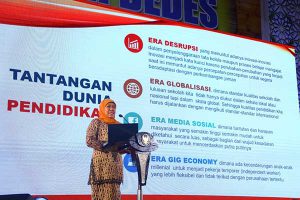Gubernur Jatim Khofifah Indar Parawansa memaparkan tentang tantangan pendidikan. (ist) - Empat Poin Tantangan Dunia Pendidikan Menurut Gubernur Jatim