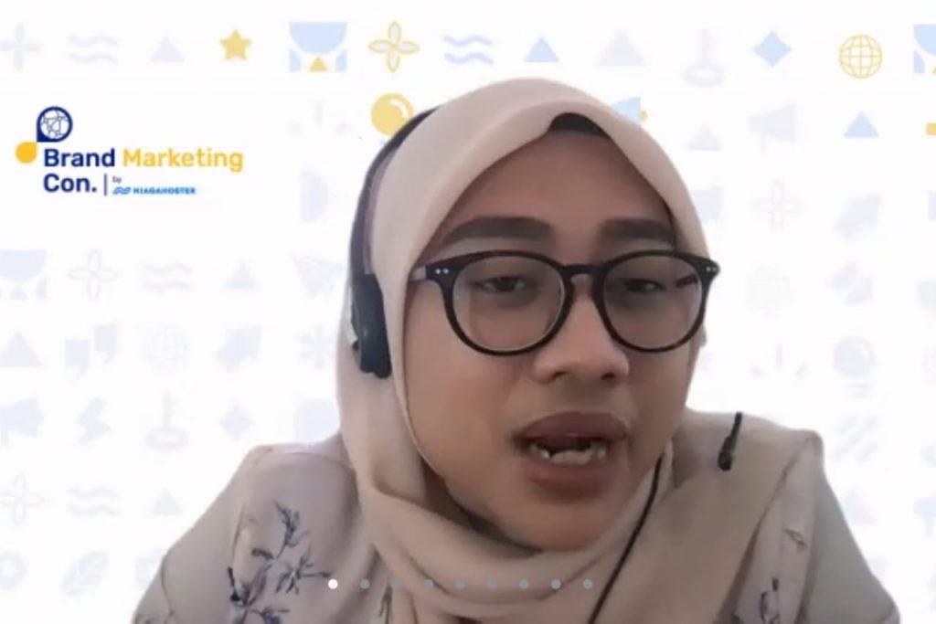 head of brand and communication team niagahoster ayunda zikrina. rhd