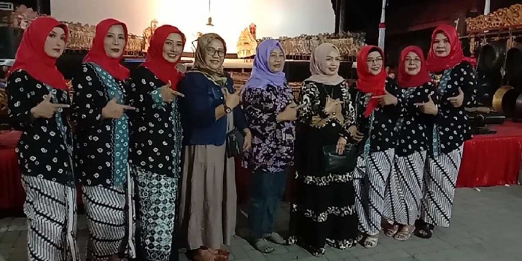 Ibu-ibu PKK Desa Sengon. (ful) - Sanggar Seni Desa Sengon untuk Lestarikan Budaya Tradisional