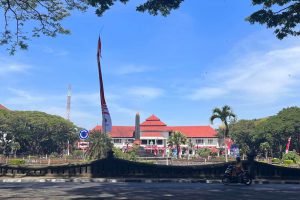 Ilustrasi alun-alun tugu kota malang yang sering dilintasi oleh banyak wisatawan mancanegara di Kota Malang. (bim) - Kunjungan Wisatawan Mancanegara ke Kota Malang Masih 105 Orang