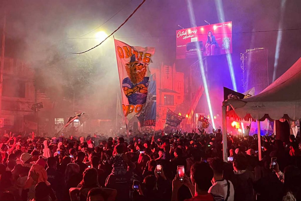 Ingar bingar perayaan HUT ke-35 Arema di Kayutangan Heritage. (bim) - Forkopimda Kota Malang Doakan Terbaik Kepada Arema di HUT ke-35