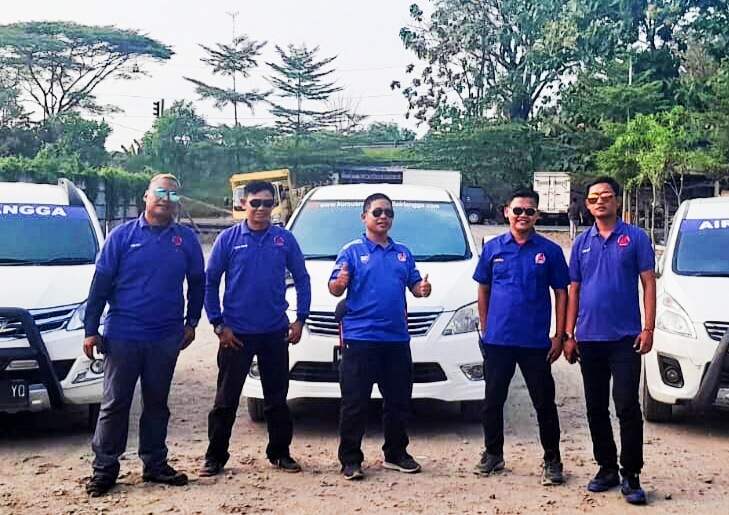 instruktur kursus mengemudi mobil airlangga