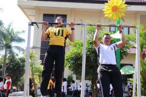 kapolres batu saat menjalani tkj di lapangan apel mapolres batu 1 1