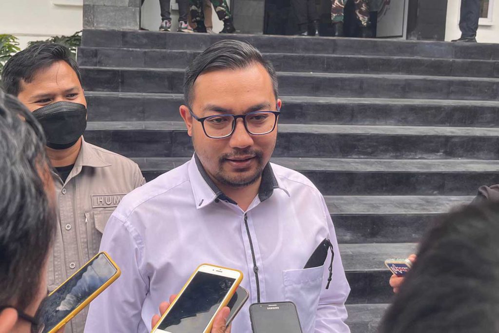 Kasatreskrim Polresta Malang Kota, AKP Bayu Febriyanto Prayoga, saat menjawab pertanyaan awak media. (bim) - Bentrokan PSHT dengan Warga, Enam Saksi Diperiksa Polresta Malang Kota