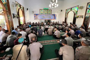 Kegiatan ngaji bareng Tahun Baru Hijriyah di Masjid Polres Batu. (ist) - Peringati Tahun Baru Islam, Kapolres Batu Ajak Anggota Ngaji Bareng