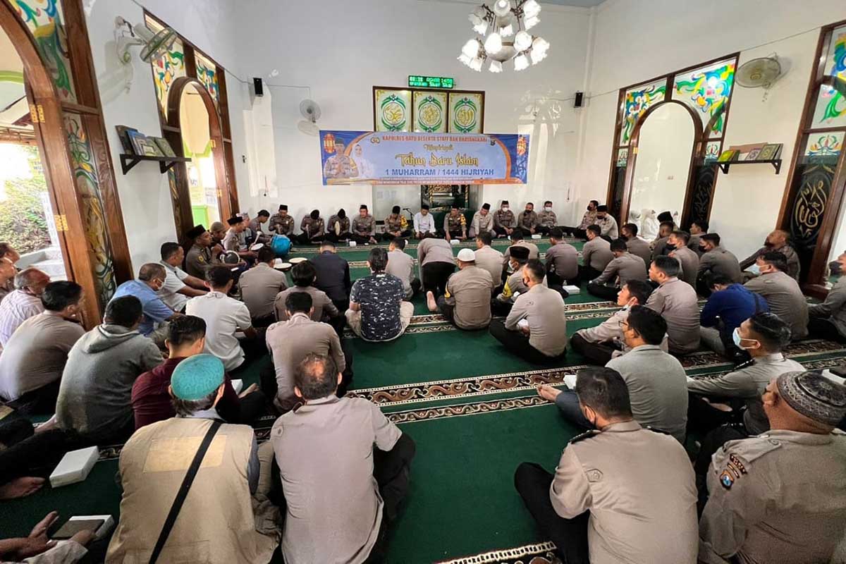 Kegiatan ngaji bareng Tahun Baru Hijriyah di Masjid Polres Batu. (ist) - Peringati Tahun Baru Islam, Kapolres Batu Ajak Anggota Ngaji Bareng