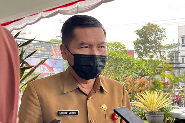 Kepala Dinkes Kota Malang, Husnul Muarif, saat menjawab pertanyaan awak media. (bim) - Dinkes Kota Malang Sebut Perubahan Cuaca Dapat Picu Serangan Penyakit