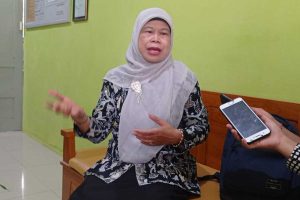 Kepala SMPN I Jogoroto ketika diwawancarai. (ful) - Gali Potensi Siswa, OSIS SMPN 1 Jogoroto Gelar Lomba Antar Kelas