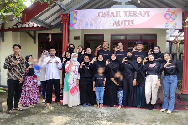 Kolaborasi MAC dan UM dalam 'Omah Terapi Autis'. (rhd) - 'Omah Terapi Autis', Terapi Terjangkau Bagi Anak Autis Kurang Mampu